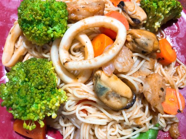 紅醬白酒海鮮義大利麵