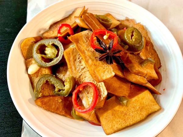 ㄧ鍋到底。Jalapeño炒豆干