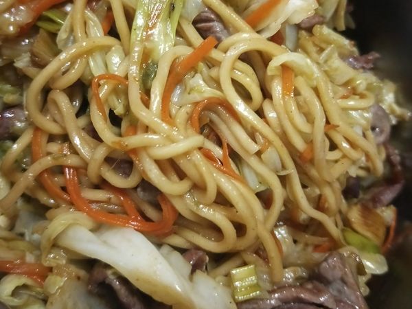 簡單的肉絲炒麵