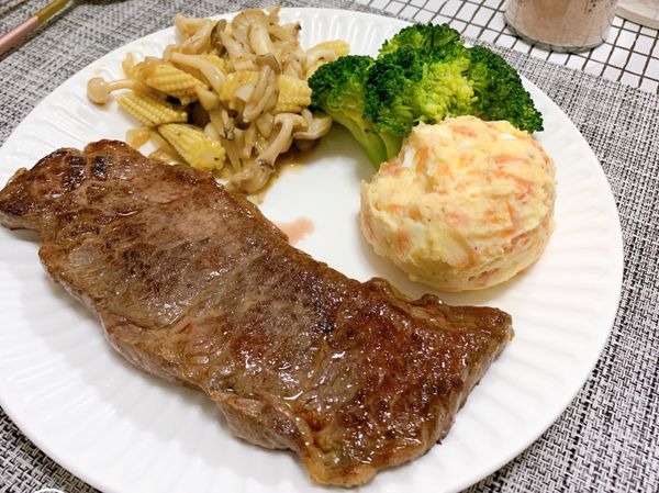 約會手作💕餐廳牛排