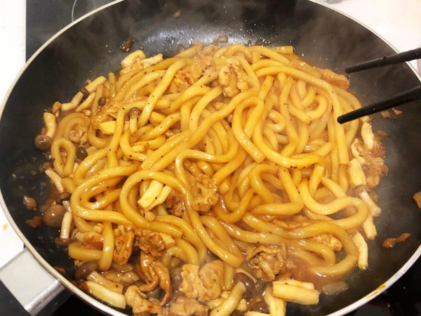 黑胡椒鐵板烏龍麵