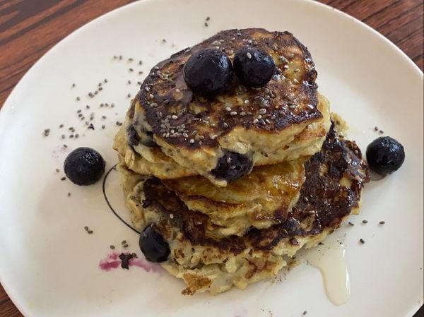（不用麵粉！）藍莓香蕉燕麥鬆餅