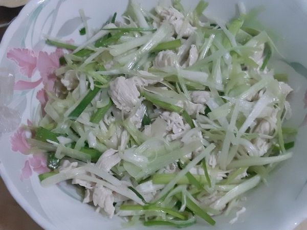 涼拌雞肉蒜絲