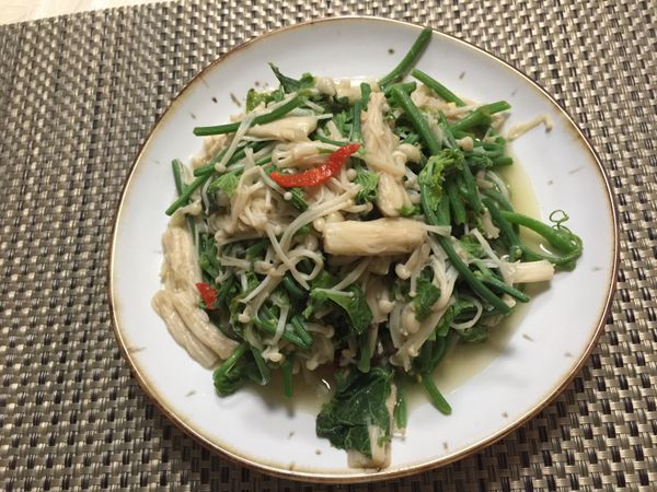 蒜油熱炒龍鬚金針菇