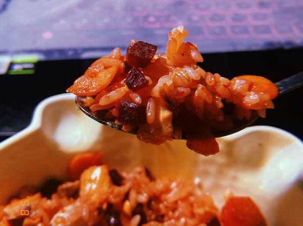 甜菜根鮭魚炒飯