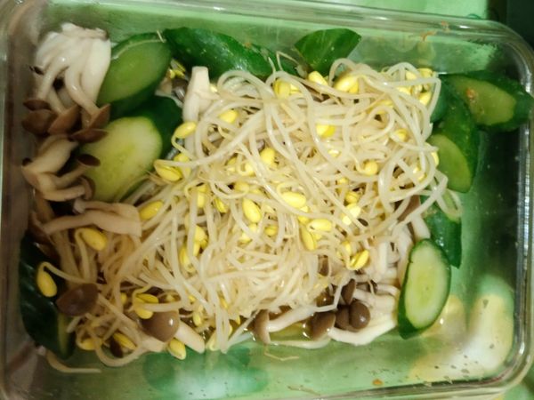 泰式檸檬豆芽菜鴻喜菇小黃瓜