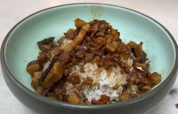 香菇滷肉飯