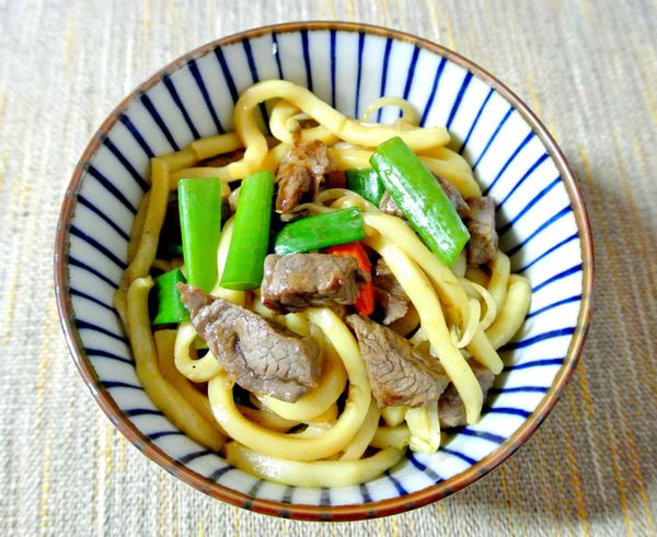 【龜甲萬樂享醍醐味】豆芽牛肉炒烏龍麵