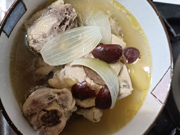 洋蔥蘋果雞湯