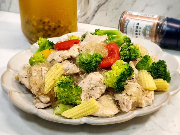 煙燻風雞肉彩蔬炒冬粉