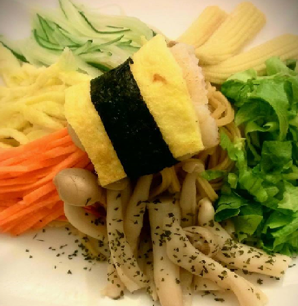 {蛋包魚排冷麵}