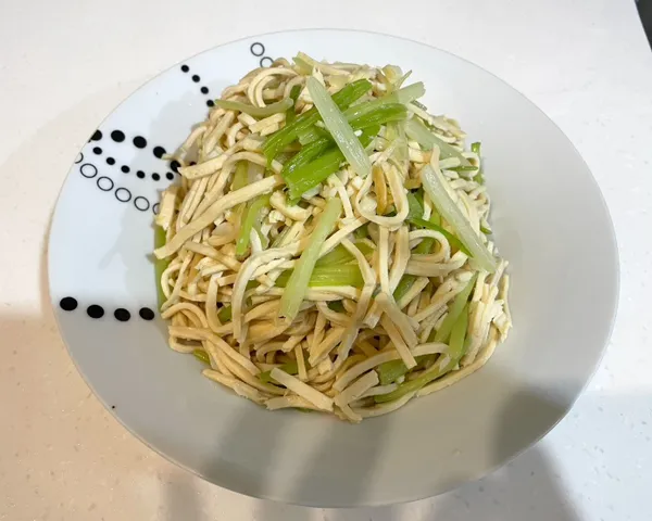 豆干絲炒芹菜~豆乾絲炒芹菜~家常菜~