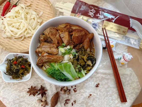 香辣豬肉麵-統一好勁道寬版大麵