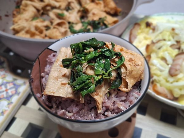 香辣鮪魚塔香豆皮