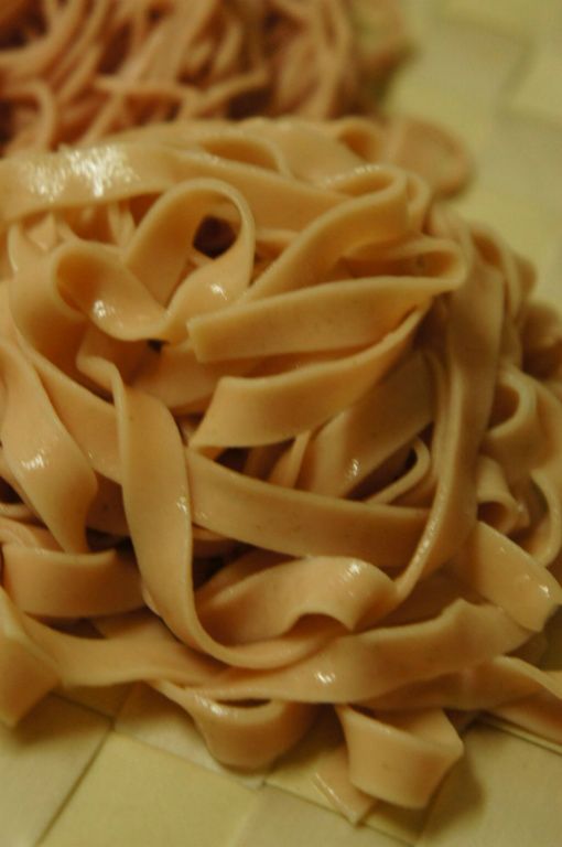 自製紅莧菜手工麵