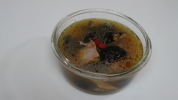 補身料理:香菇枸杞雞湯