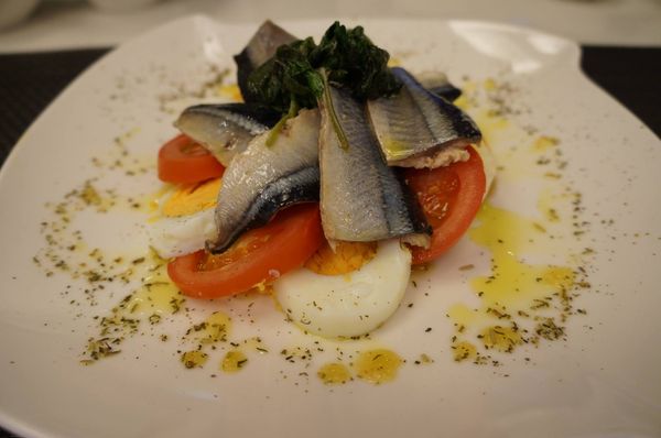 油燉秋刀魚佐番茄水煮蛋