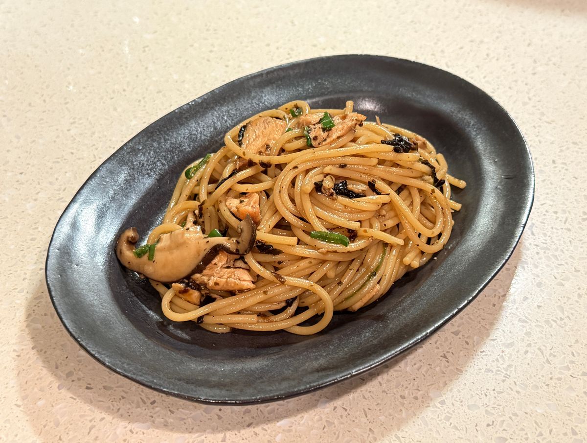 和風奶油鮭魚鹽昆布義大利麵