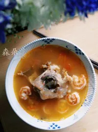 初秋暖胃湯品：番茄鮮蝦魚頭湯