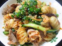 泡菜炒馬鈴薯麵疙瘩