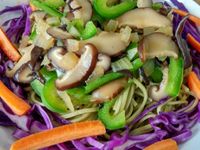 菇味杂锦蔬菜拌面