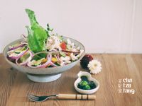 黑芝麻雞肉沙拉 佐苦茶油紅酒醋
