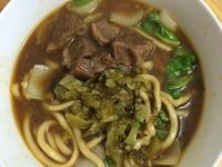 超簡易紅燒蕃茄牛肉麵(加酸菜)