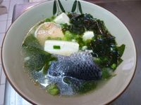 海帶芽鮭魚豆腐味噌湯