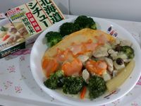 【好侍北海道白醬料理】雞肉蔬食白醬蛋包飯