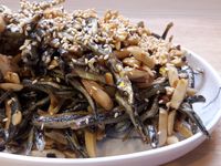 杏仁小魚