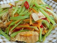 芹菜炒豆包