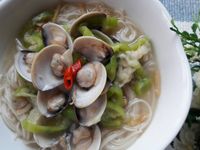 薑香干貝蛤蜊絲瓜湯麵線