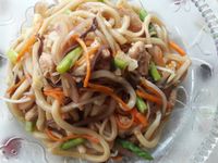 蔬菜蠔油雞肉炒烏冬