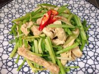 芹菜炒豆包