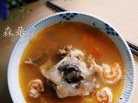 初秋暖胃湯品：番茄鮮蝦魚頭湯