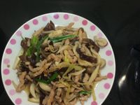 鴻喜菇木耳炒肉絲