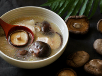 【香菇蒜頭雞湯】營養美味簡單又速成喔!
