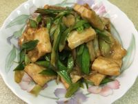 蒜苗炒旗魚
