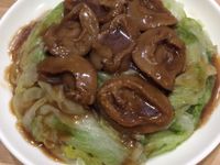 原隻鮑魚扒生菜