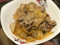 簡易食譜。洋蔥炒豬肉片
