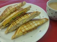 總匯三明治(鮪魚、馬鈴薯、厚蛋、起司)