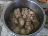 ¥ 蒜頭蒸雞肉 ¥
