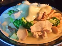 起司香炒雞肉蔬菜盤