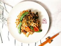 沙茶牛肉炒麵