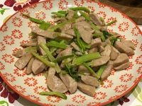 芹菜炒貢丸