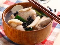 杏鮑菇黑豆煲雞湯《營養師的日日好湯》