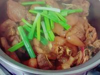 啤酒滷豬腳