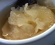 銀耳水梨燉豆花