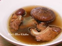 仙草軟骨煲湯