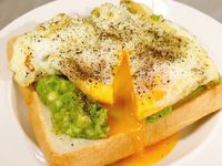 酪梨🥑半熟蛋吐司